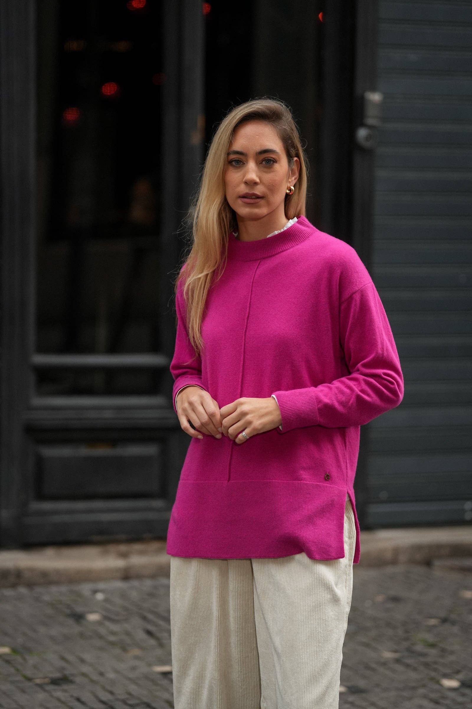Maglione oversize in maglia con cucitura frontale