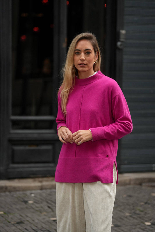 Maglione oversize in maglia con cucitura frontale