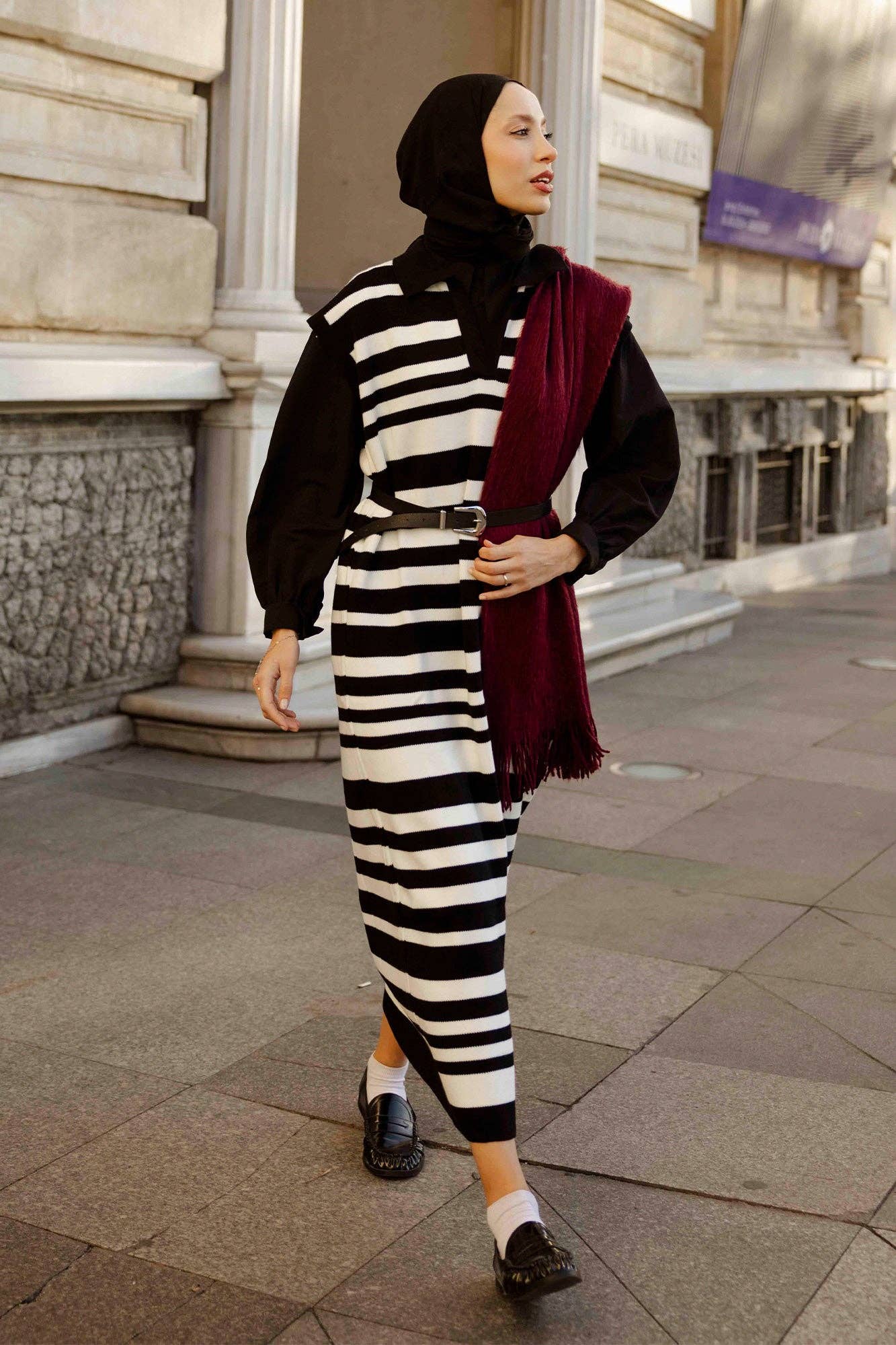 Abito maxi in maglia a righe senza maniche con collo alto