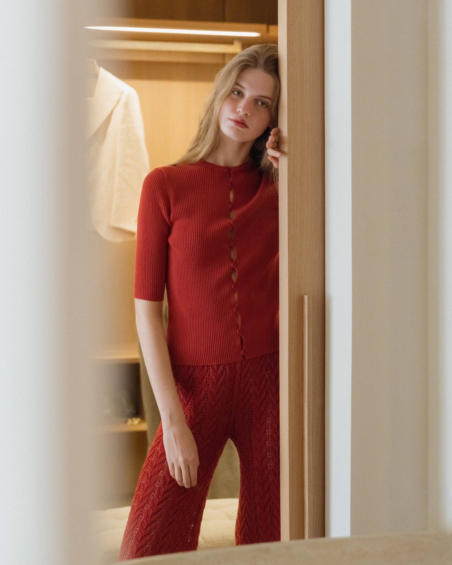 Cardigan a coste in cotone fine con maniche corte