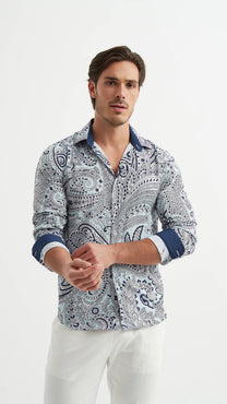 Camicia slim fit elasticizzata blu con stampa paisley