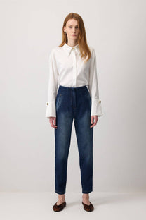 Pantaloni carrot in denim a vita alta