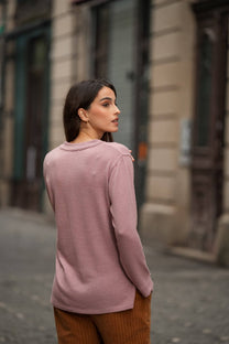 Maglia rosa con scollo a V