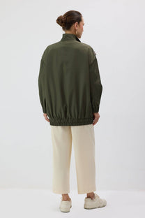 Giacca impermeabile ricamata color kaki