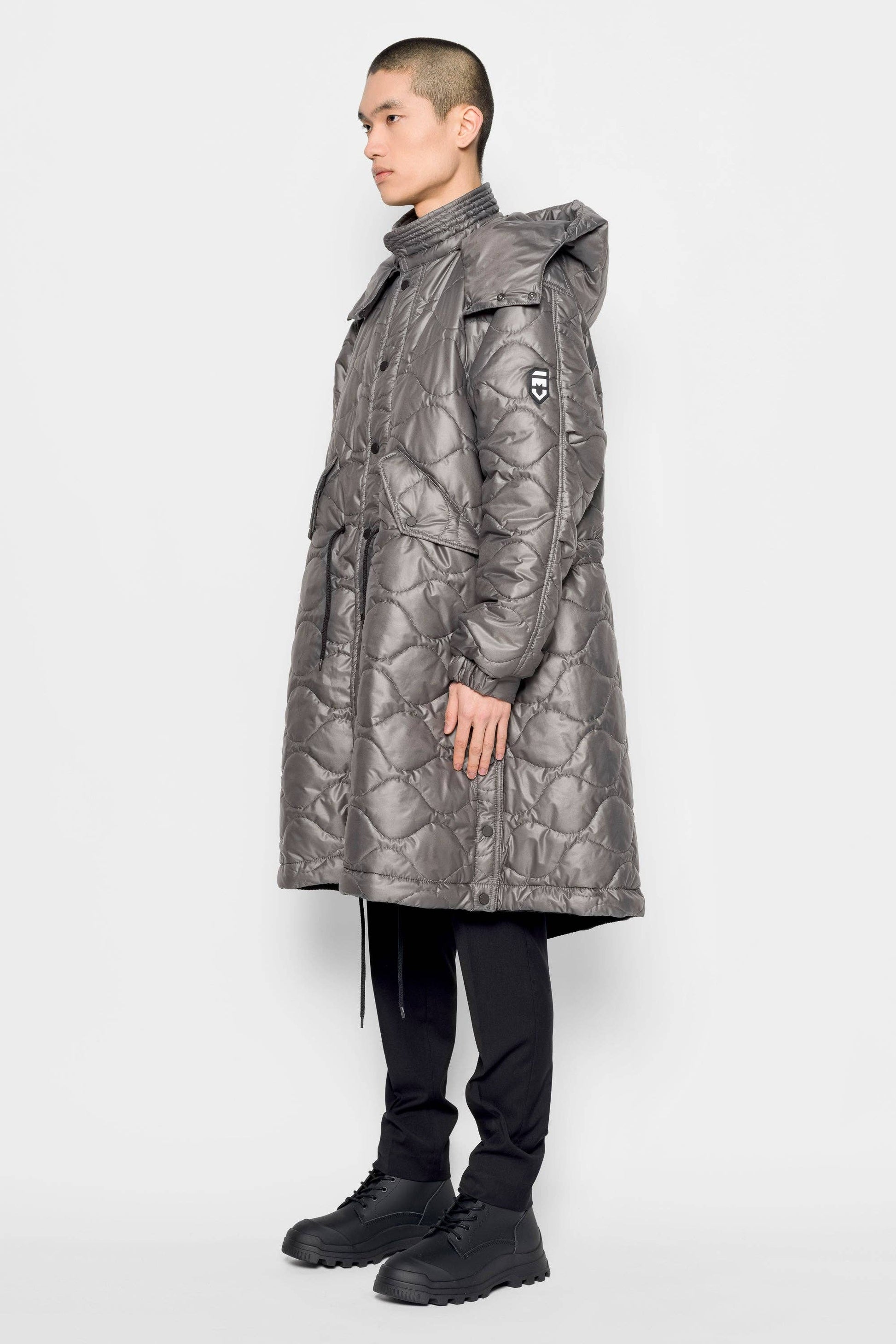 Parka oversize trapuntato con cappuccio staccabile