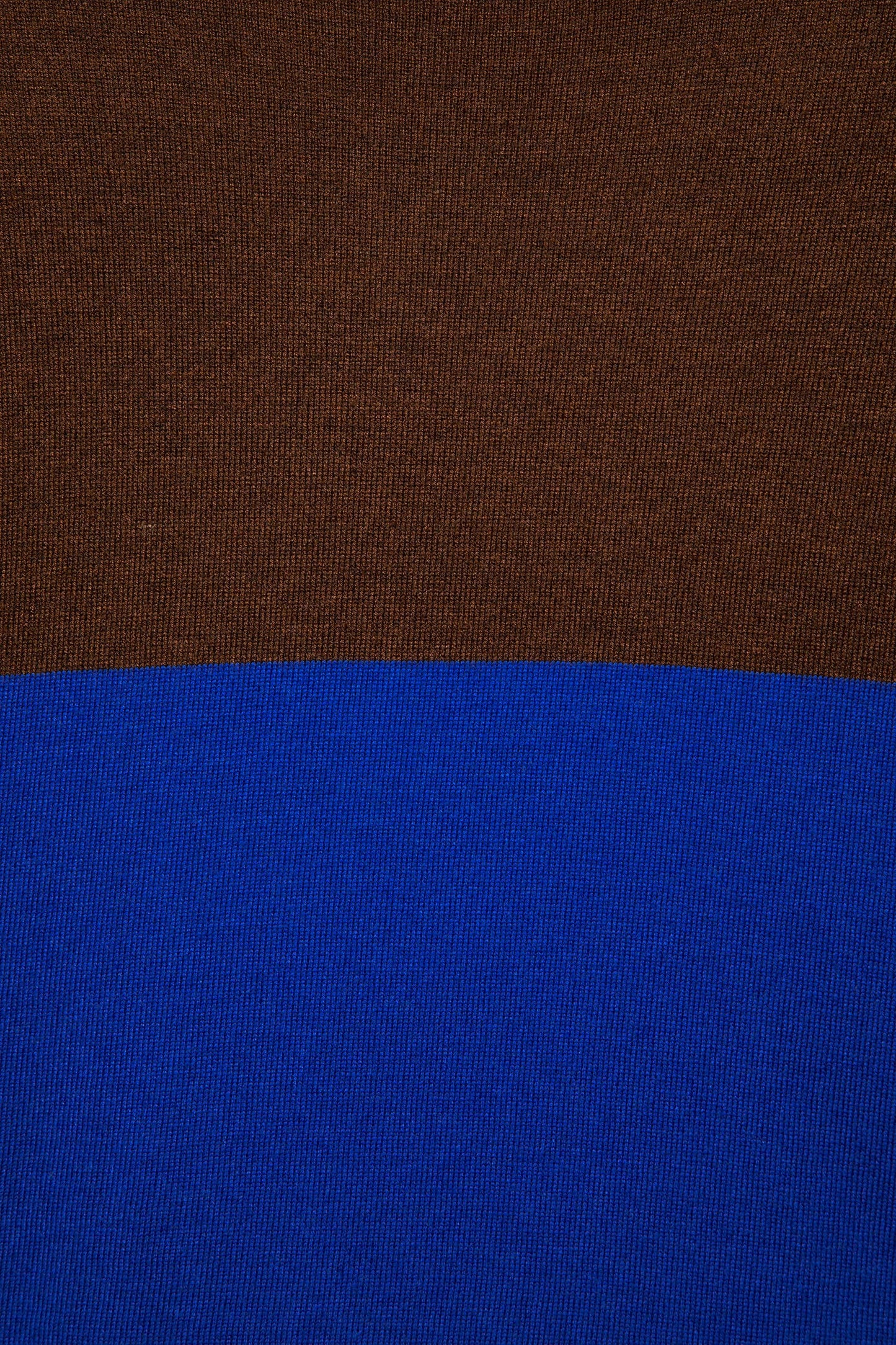 Maglione a maglia bicolore con finiture a coste