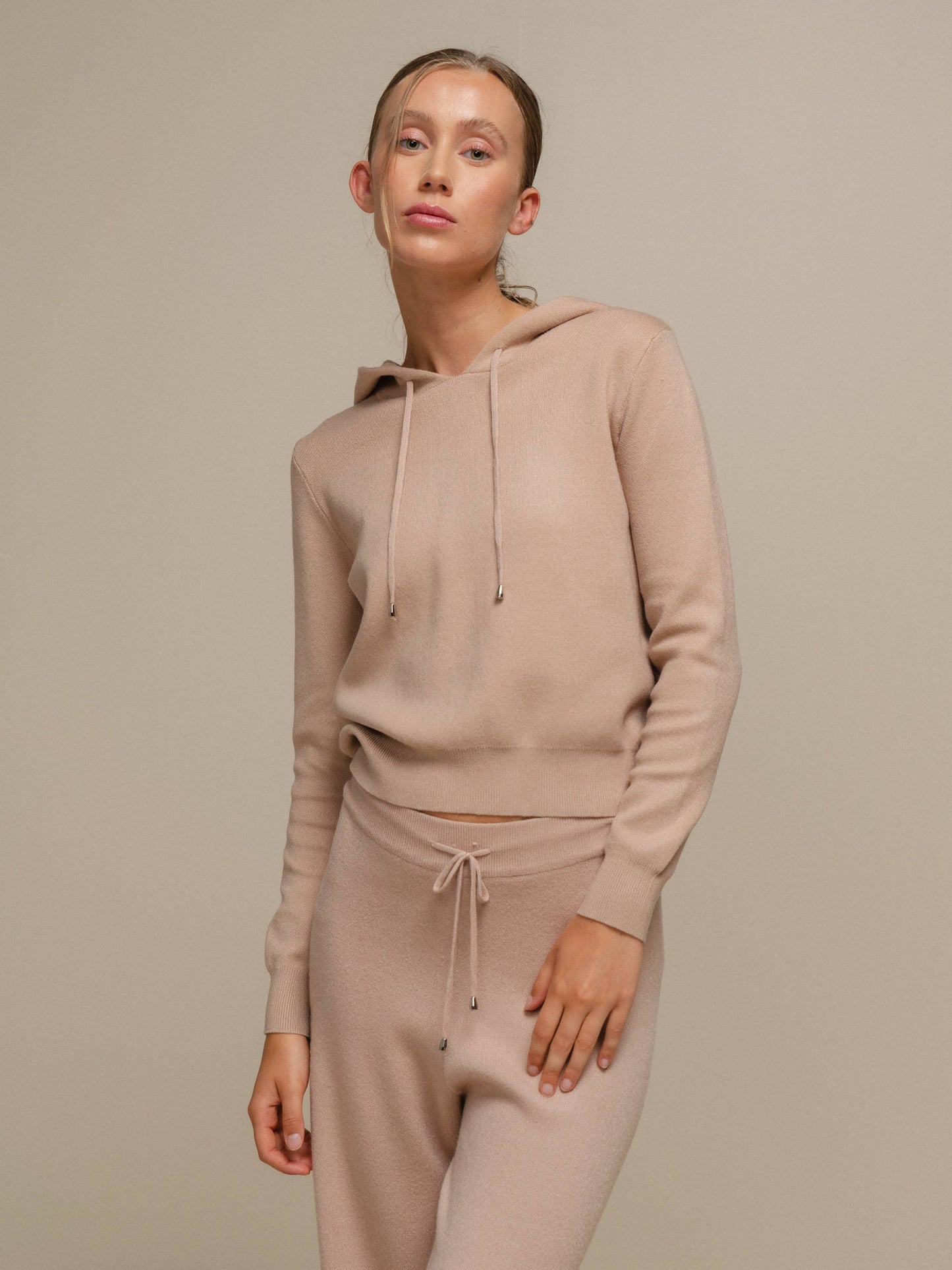 Felpa in maglia con cappuccio da donna