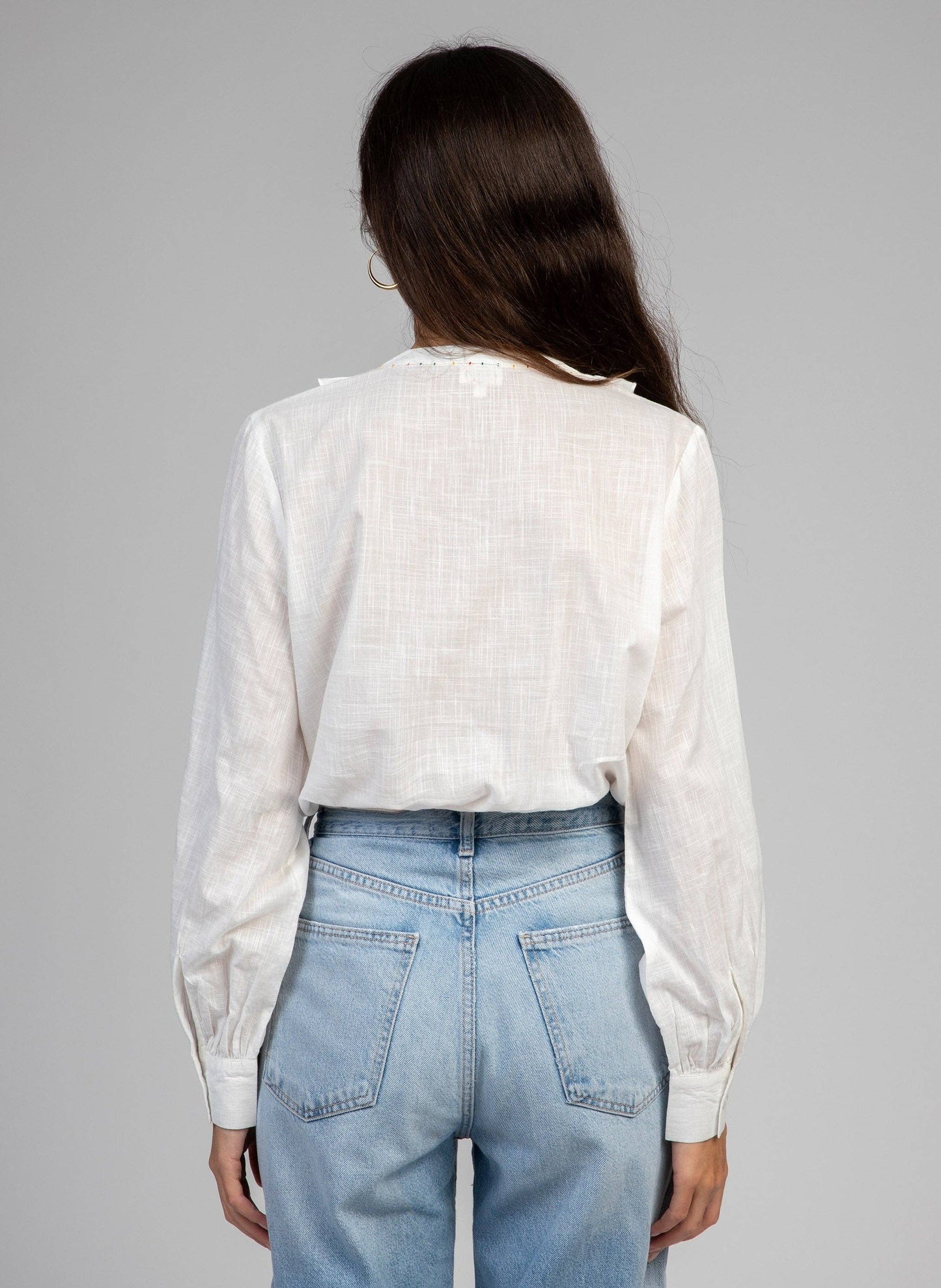 Camicia bianca in voile di cotone con ruches