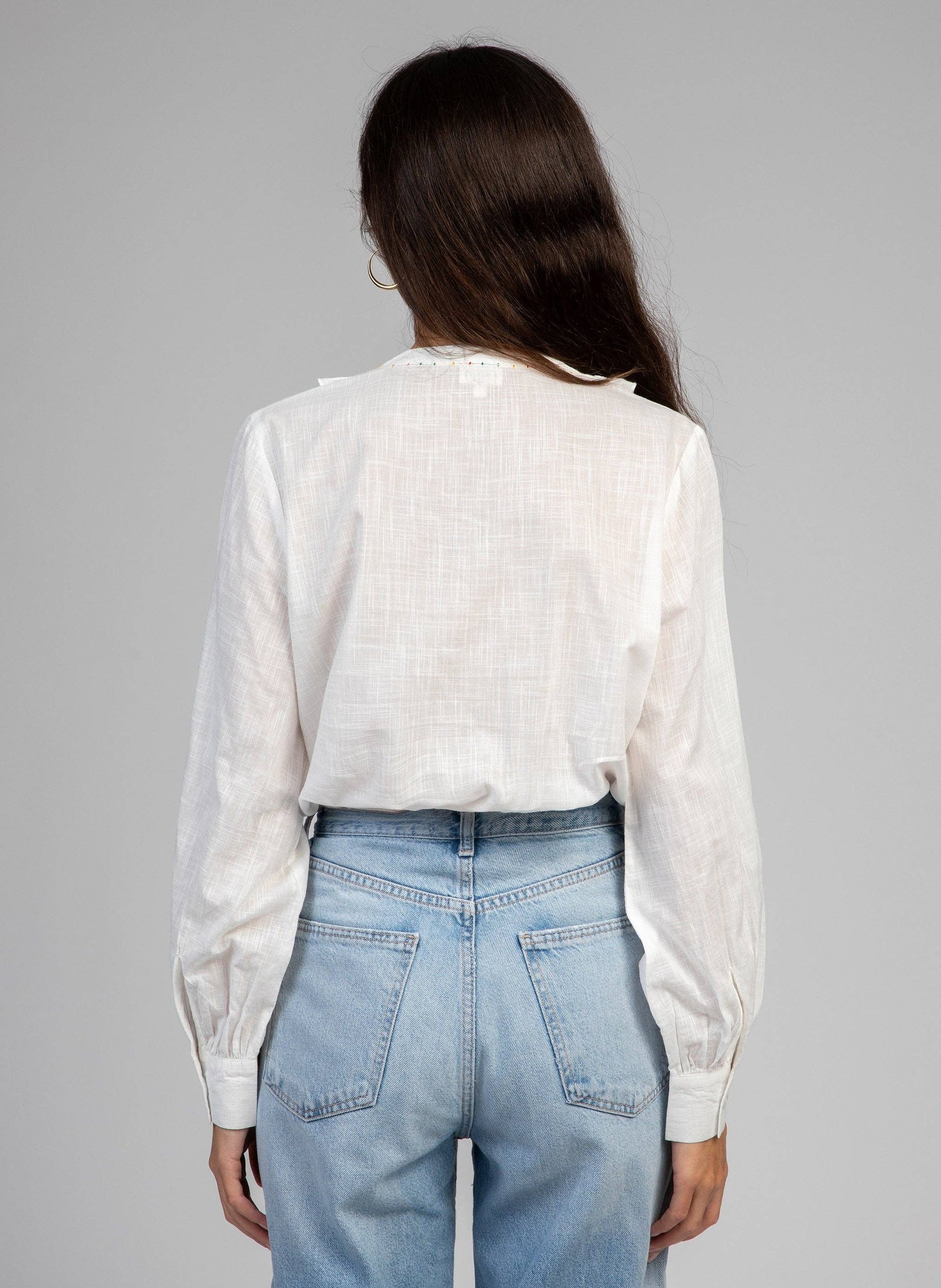 Camicia bianca in voile di cotone con ruches