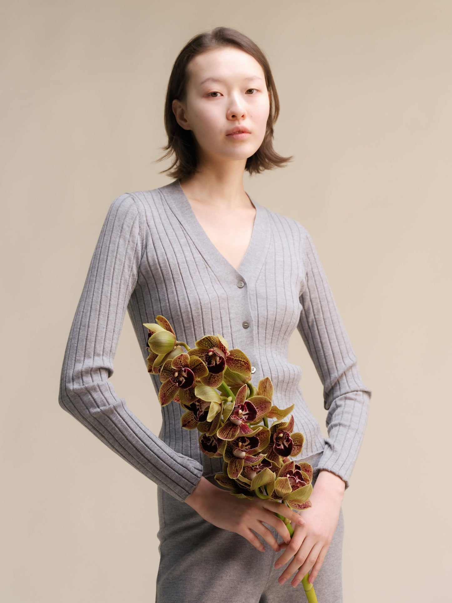 Cardigan scollo a V in lana merino extrafine