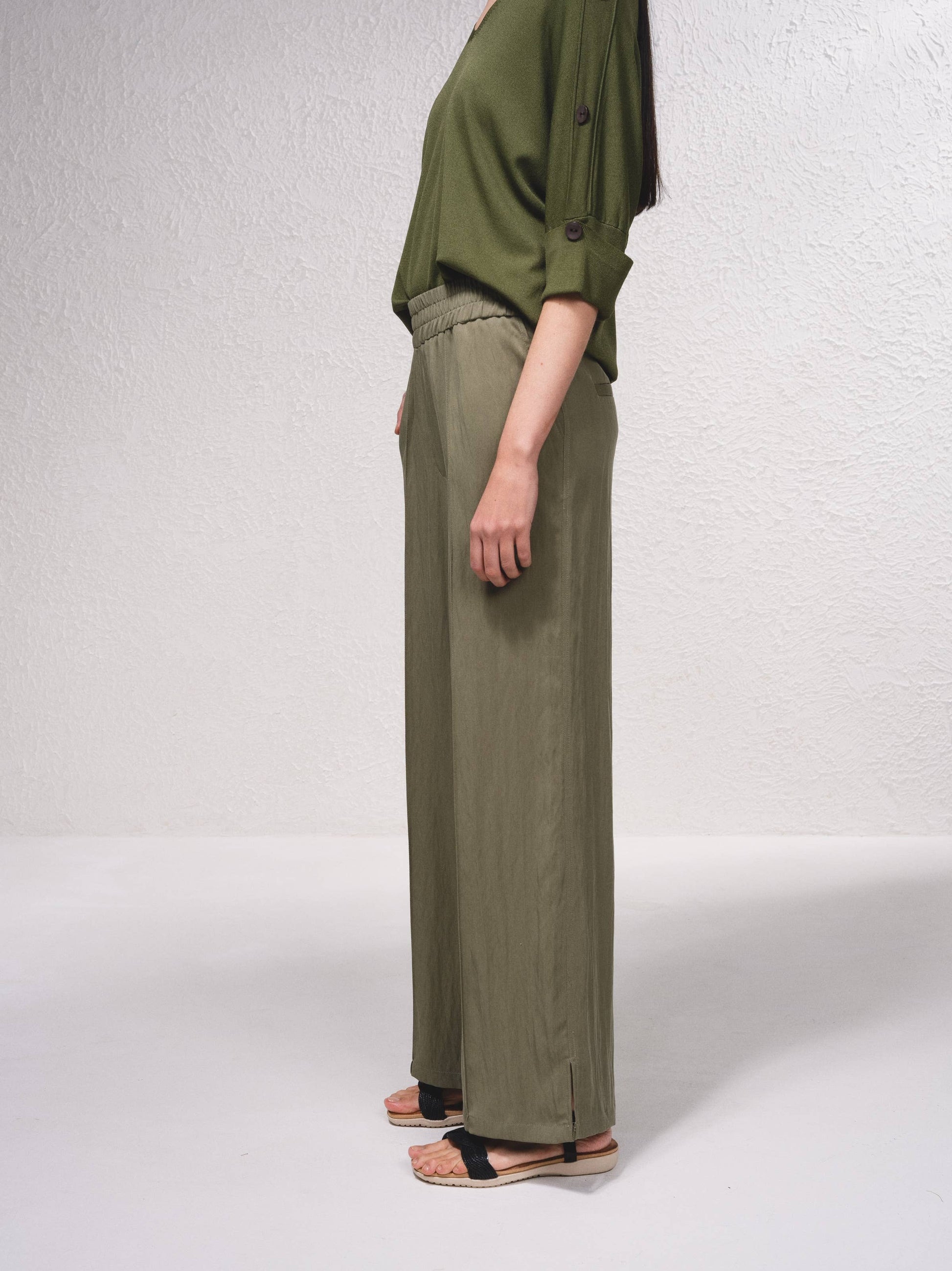 Pantaloni ampi fluidi con vita elastica