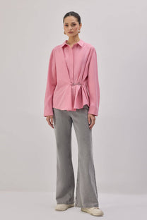 Camicia in popeline con accessori in metallo