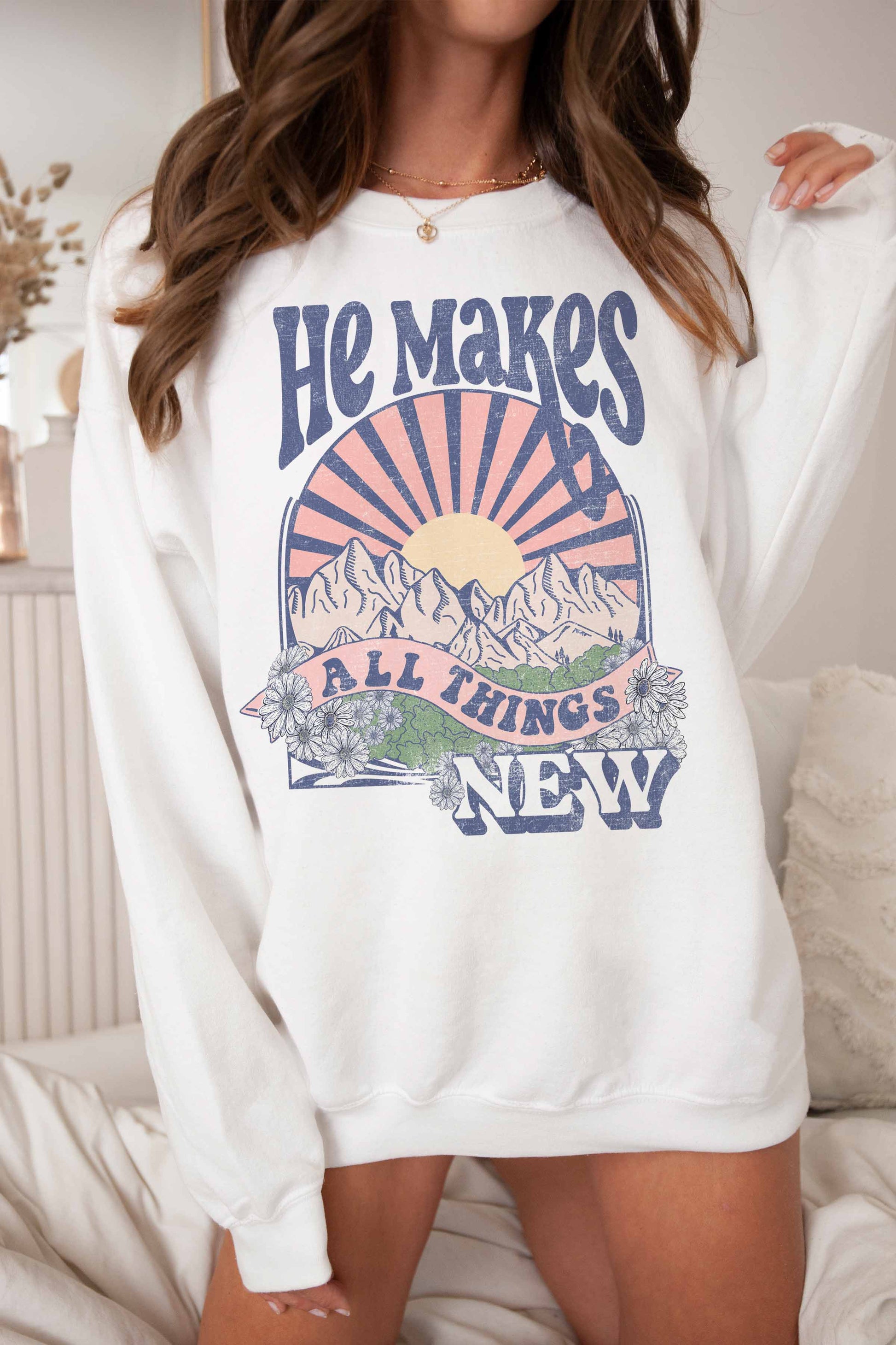 Felpa oversize grafica “He Makes All Things New”