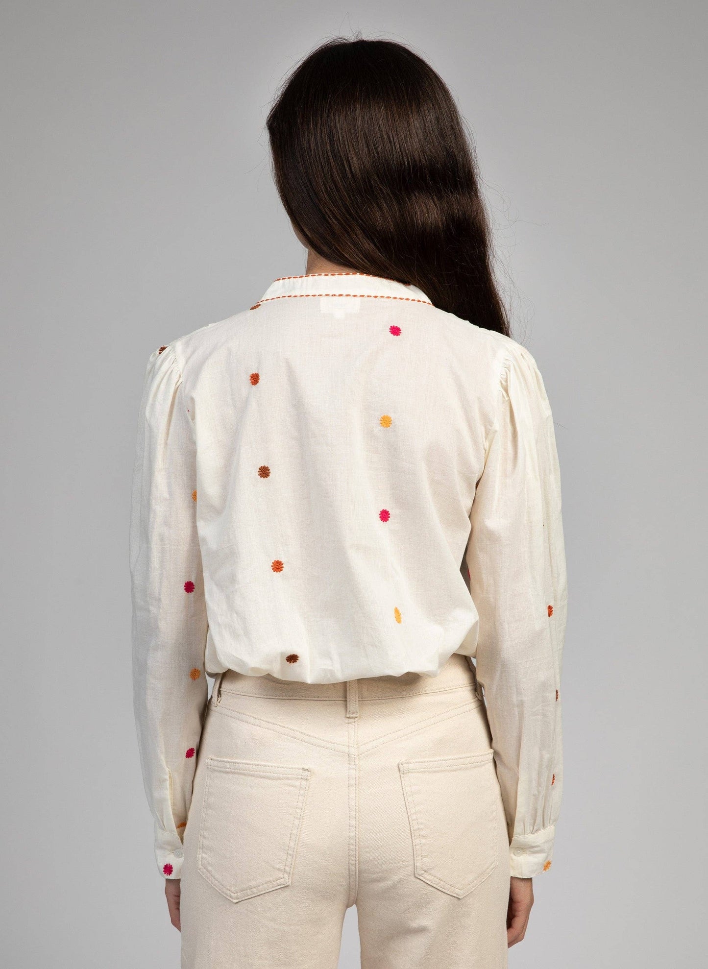 Camicia ecru ricamata a pois multicolor