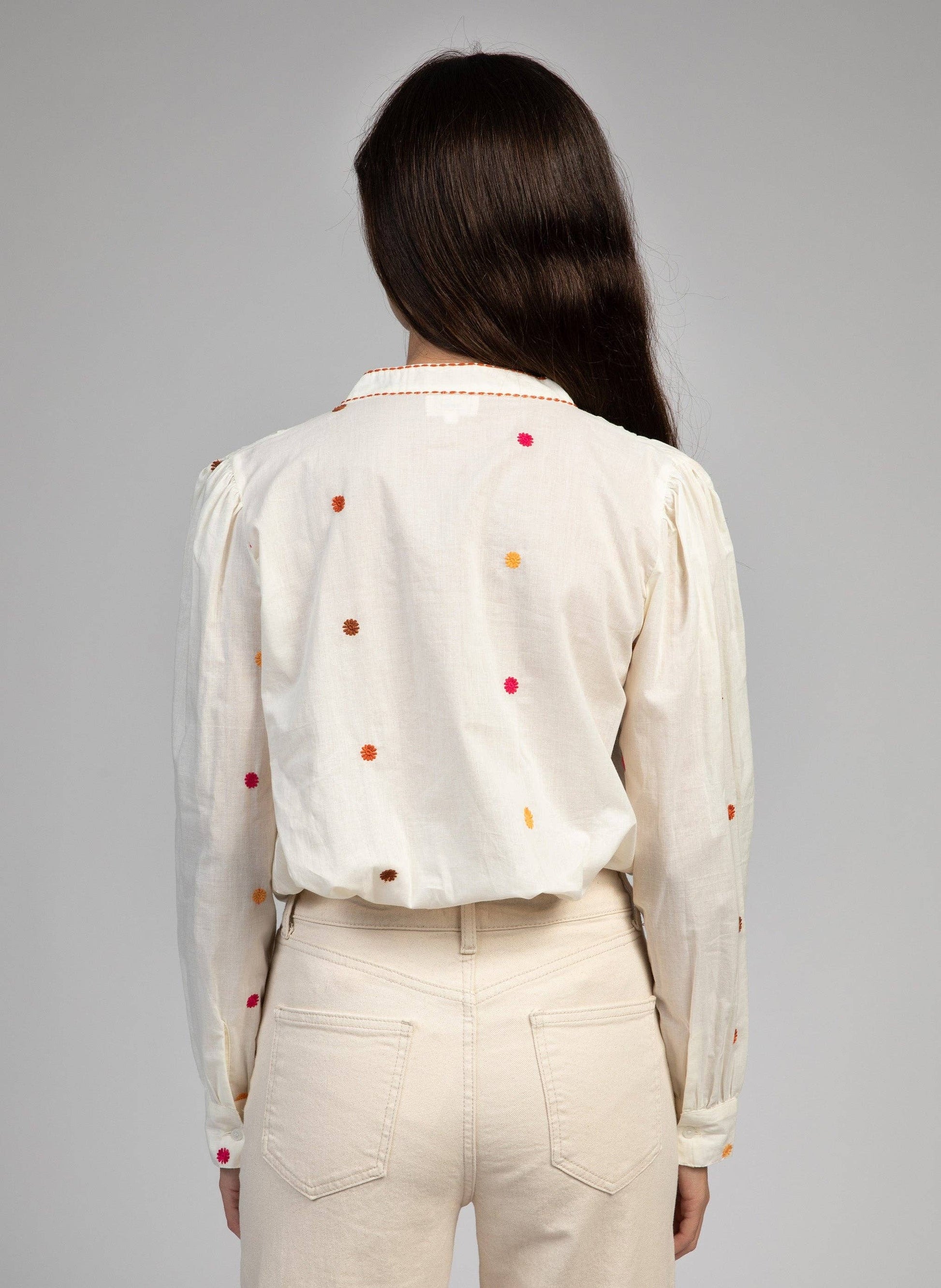 Camicia ecru ricamata a pois multicolor