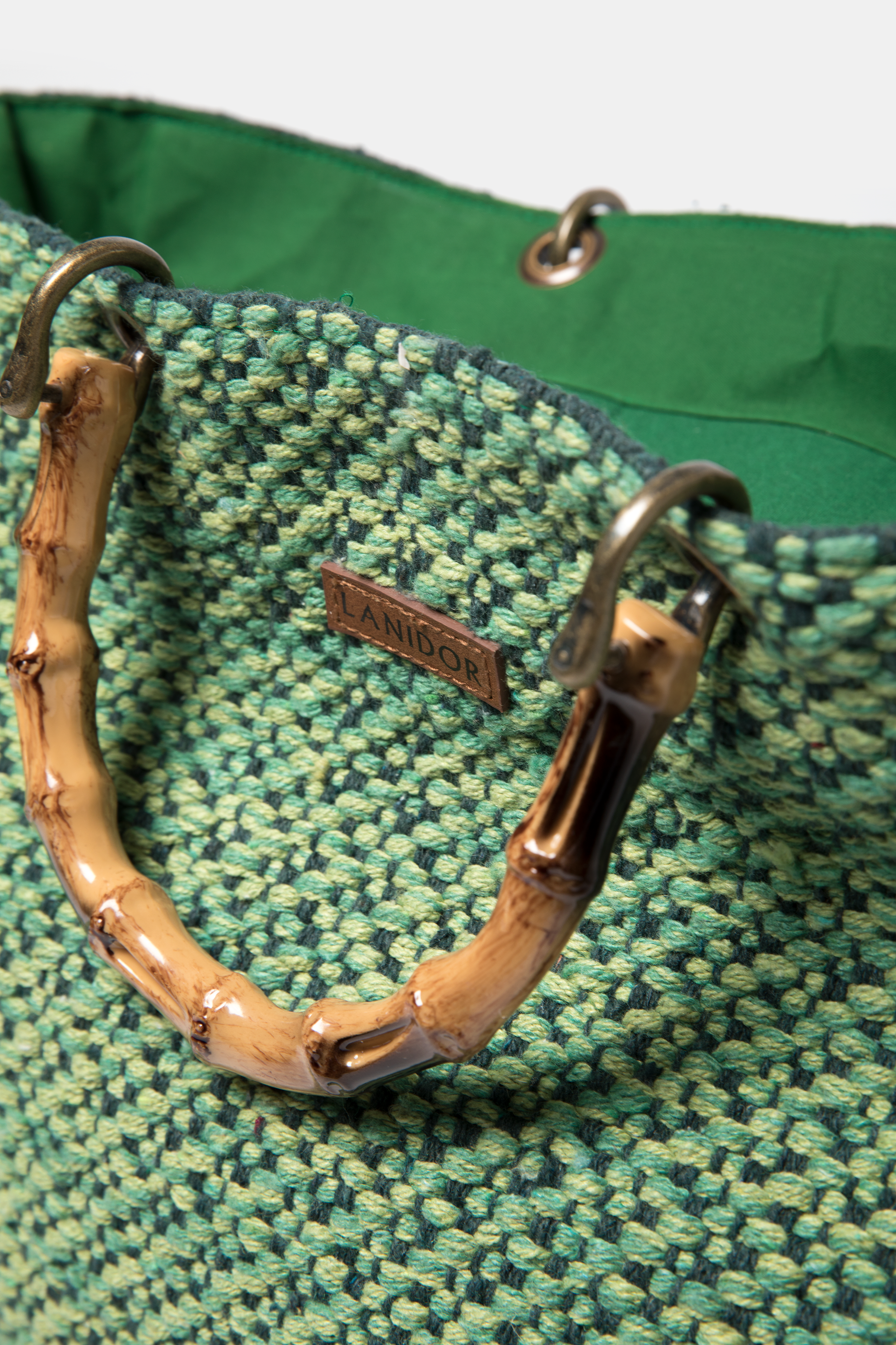 Borsa shopper intrecciata rustica con manici effetto bambù