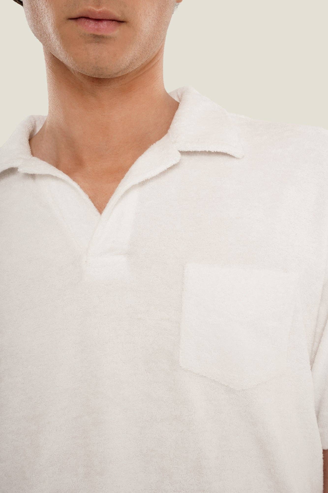 T-shirt in spugna bianca con colletto aperto