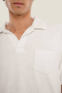 T-shirt in spugna bianca con colletto aperto