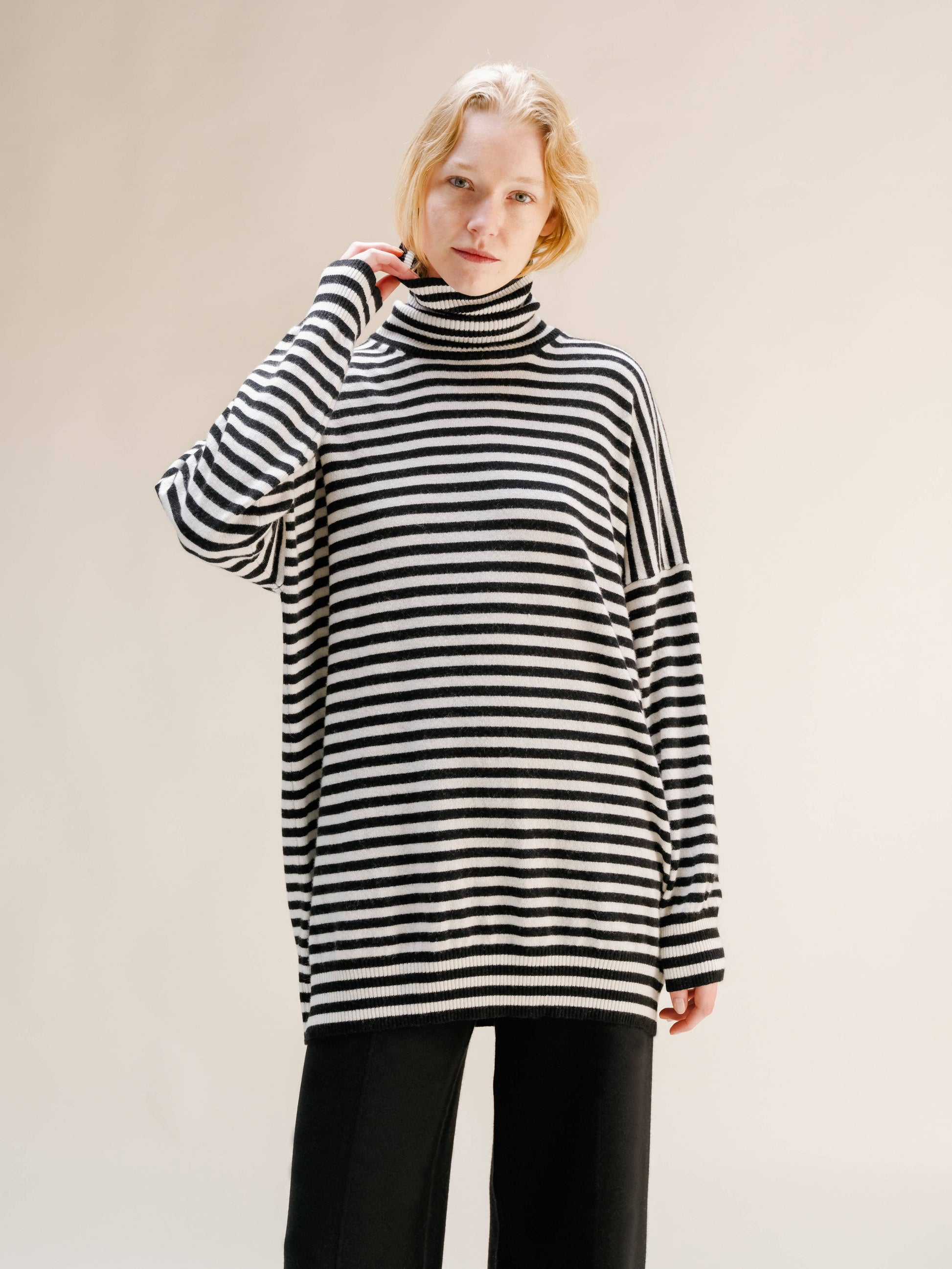 Maglione dolcevita a righe oversize in misto cashmere