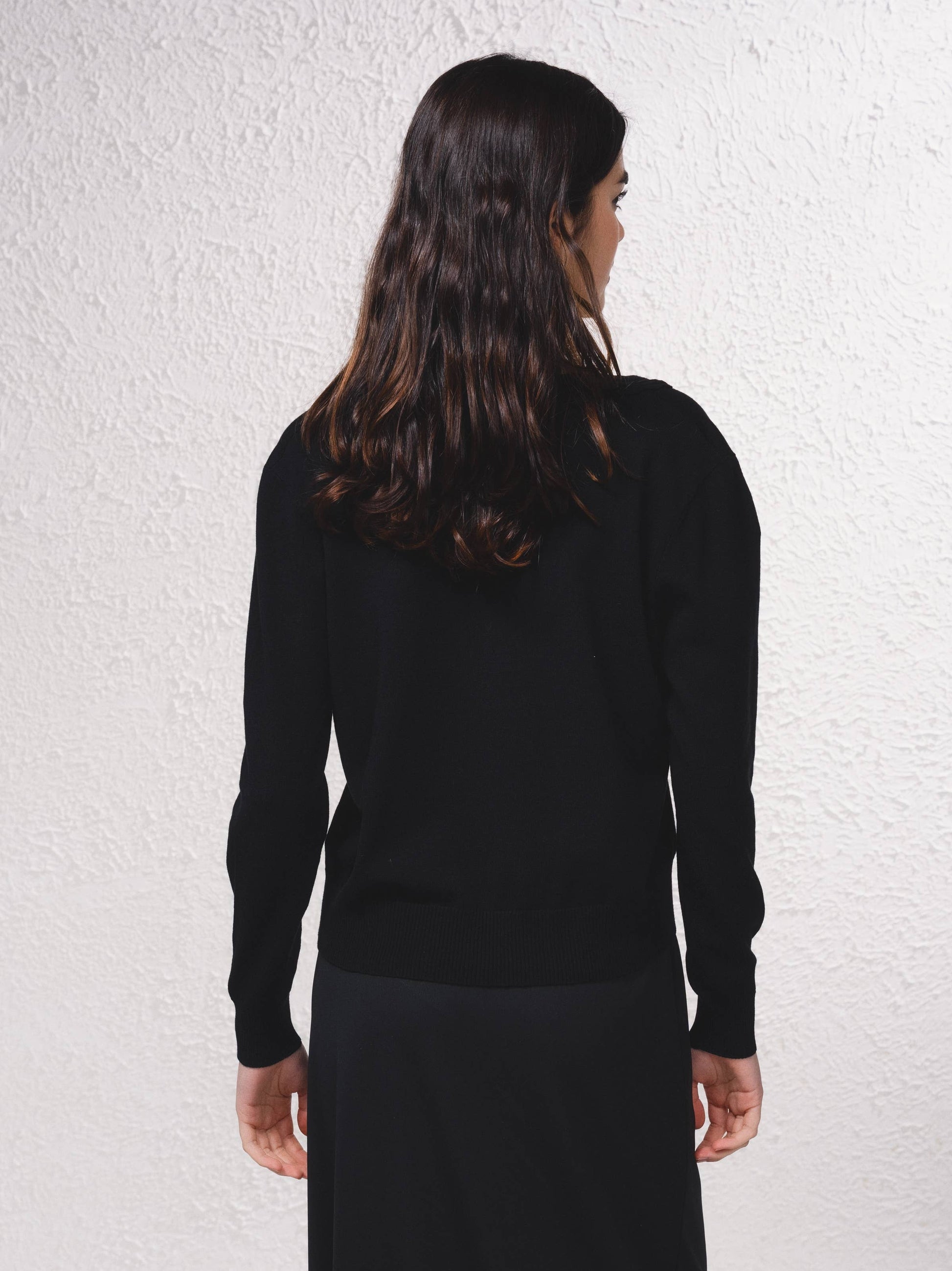 Maglione a maglia fine con scollo a V e tasche