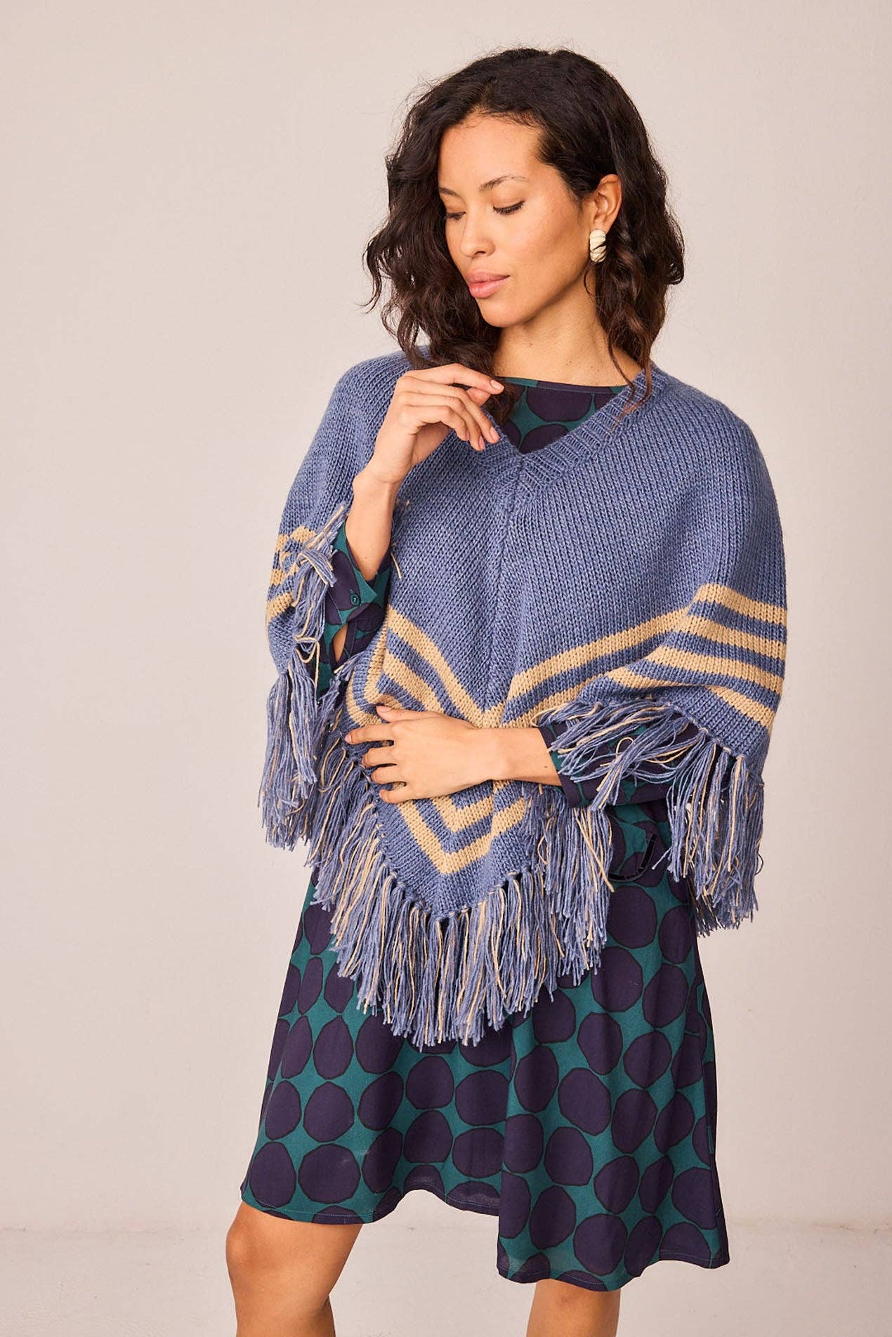 Poncho Petalo Blu con Frange