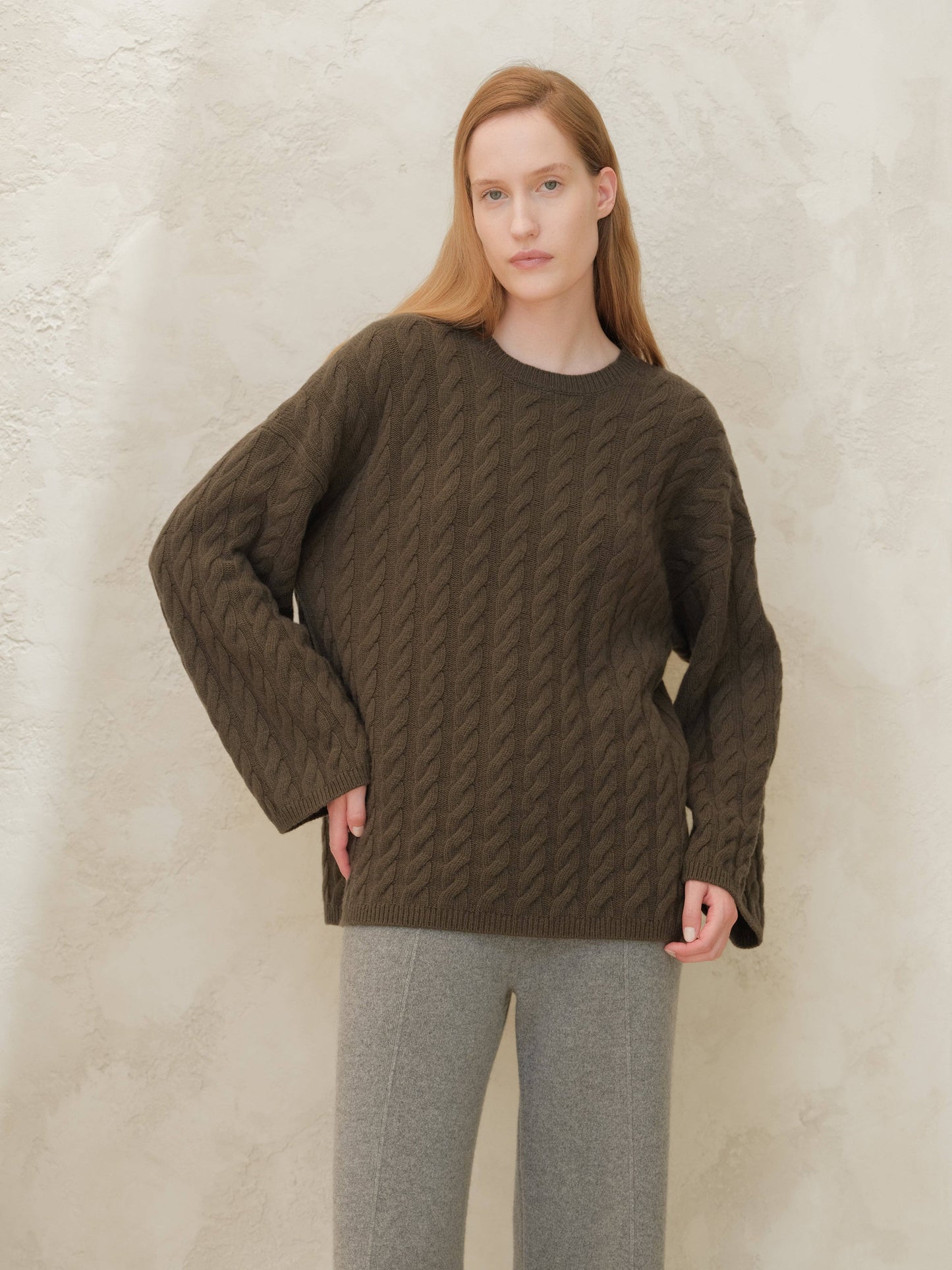 Maxi maglia girocollo a trecce in misto cashmere