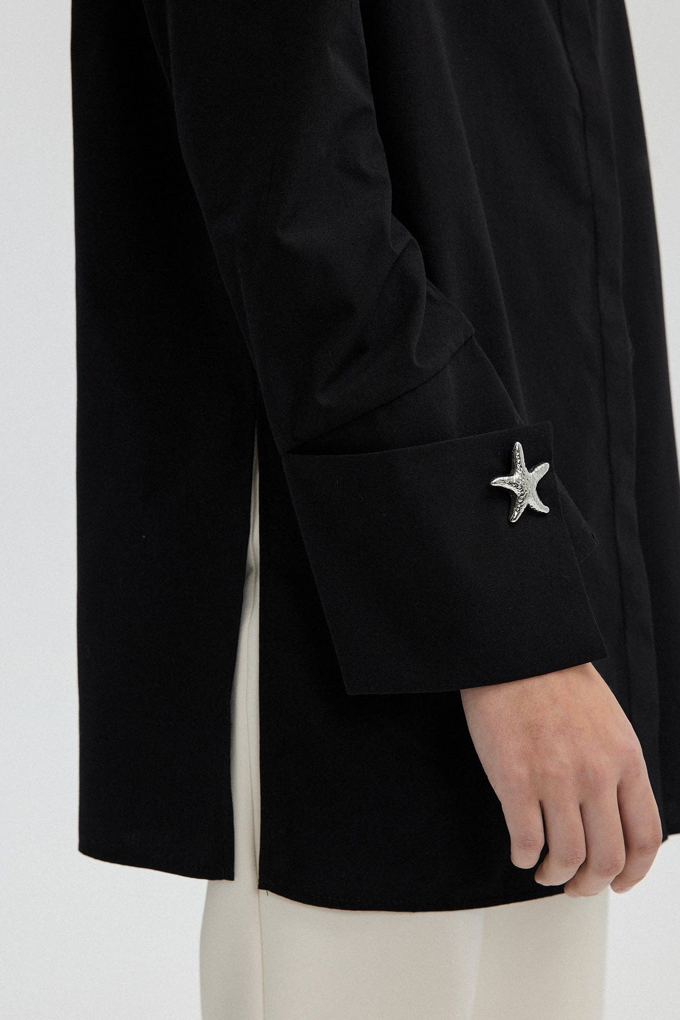 Camicia in popeline con polsini ampi