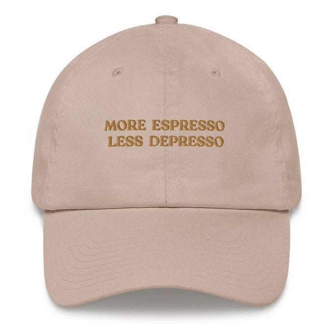 Cappellino Dad Hat in cotone con ricamo “More Espresso Less Depresso”