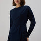 Abito lungo blu navy con drappeggio e cintura