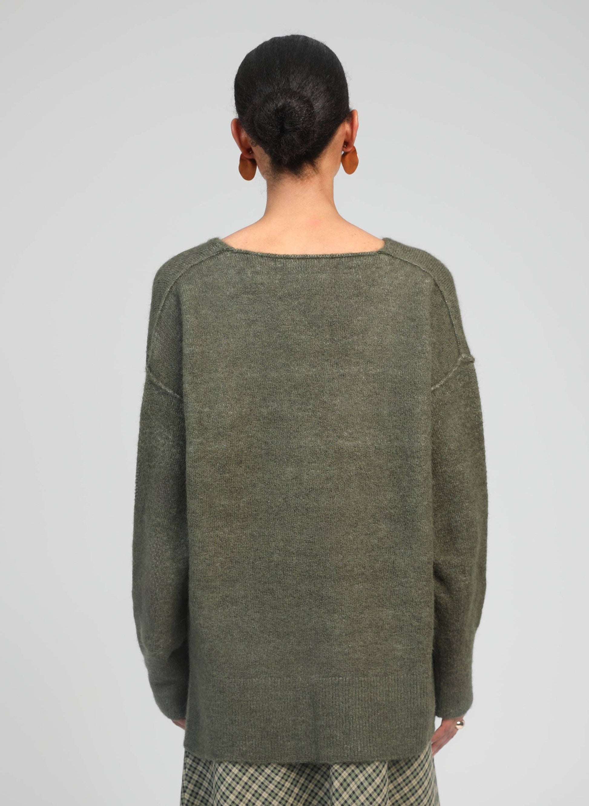 Maglione oversize Livya verde militare con scollo a V