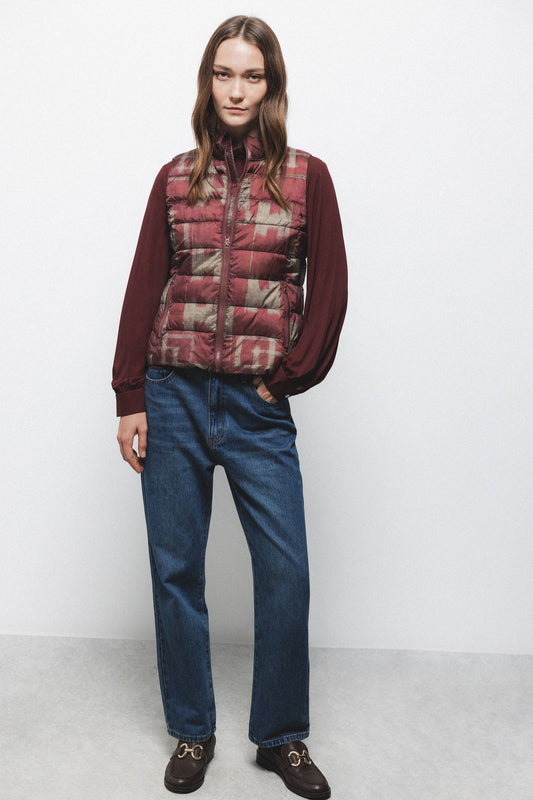 Gilet trapuntato con collo alto