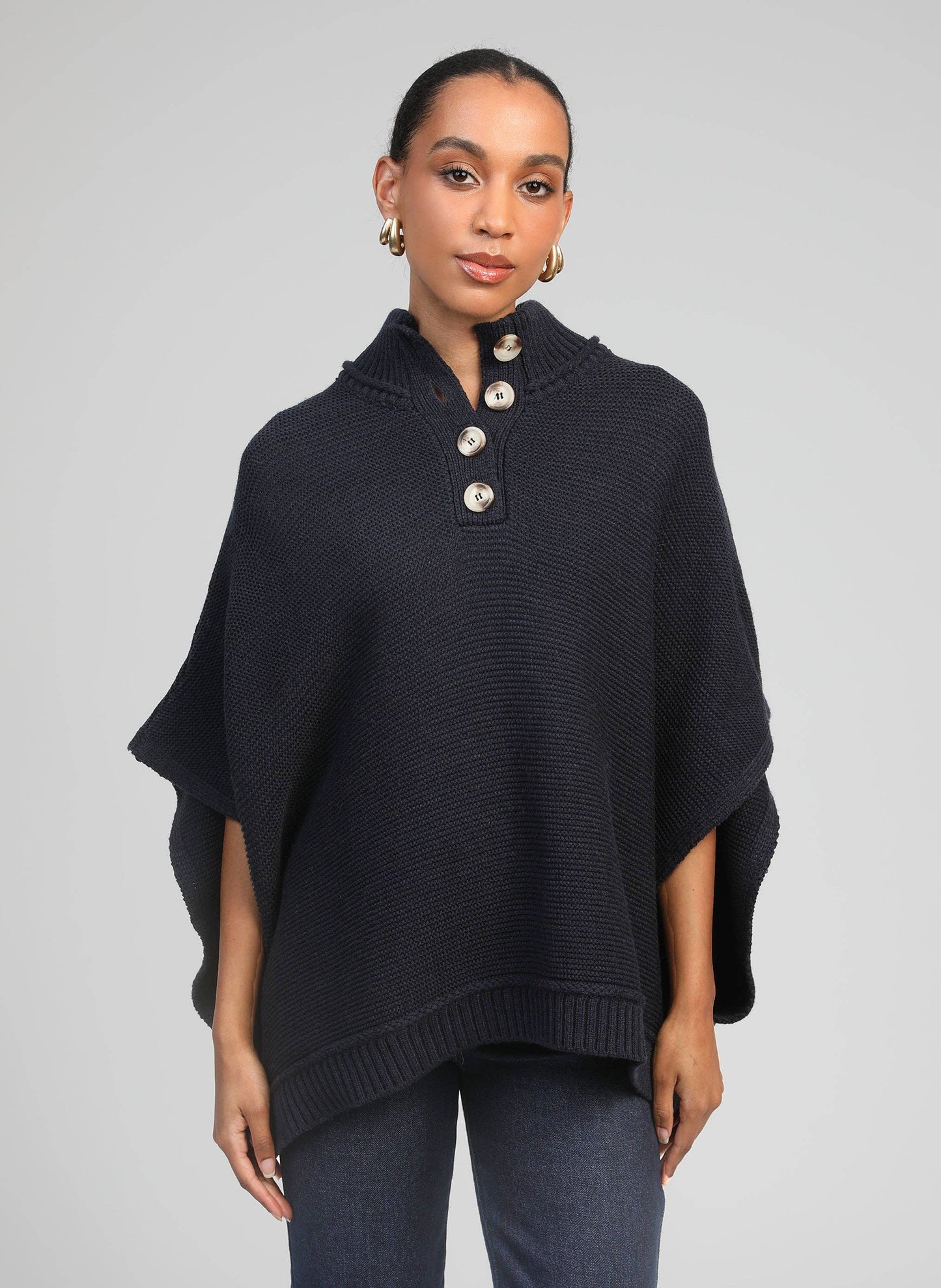 Poncho in maglia blu navy con collo alto