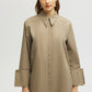Camicia in popeline beige con polsini oversize