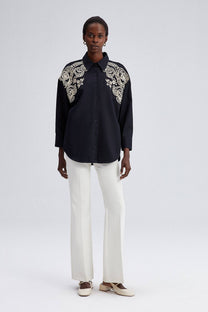 Camicia oversize nera ricamata con bottoni
