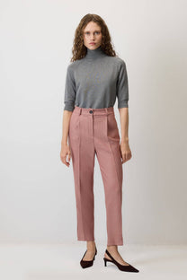 Pantaloni rosa a righe con pieghe