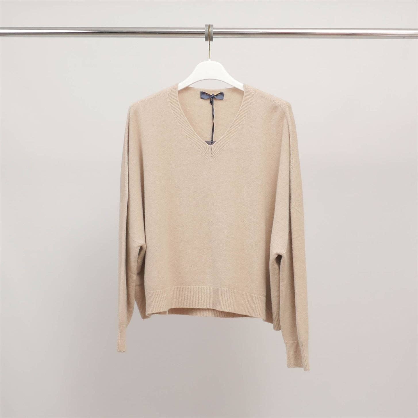 Maglione oversize con scollo a V in maglia morbida