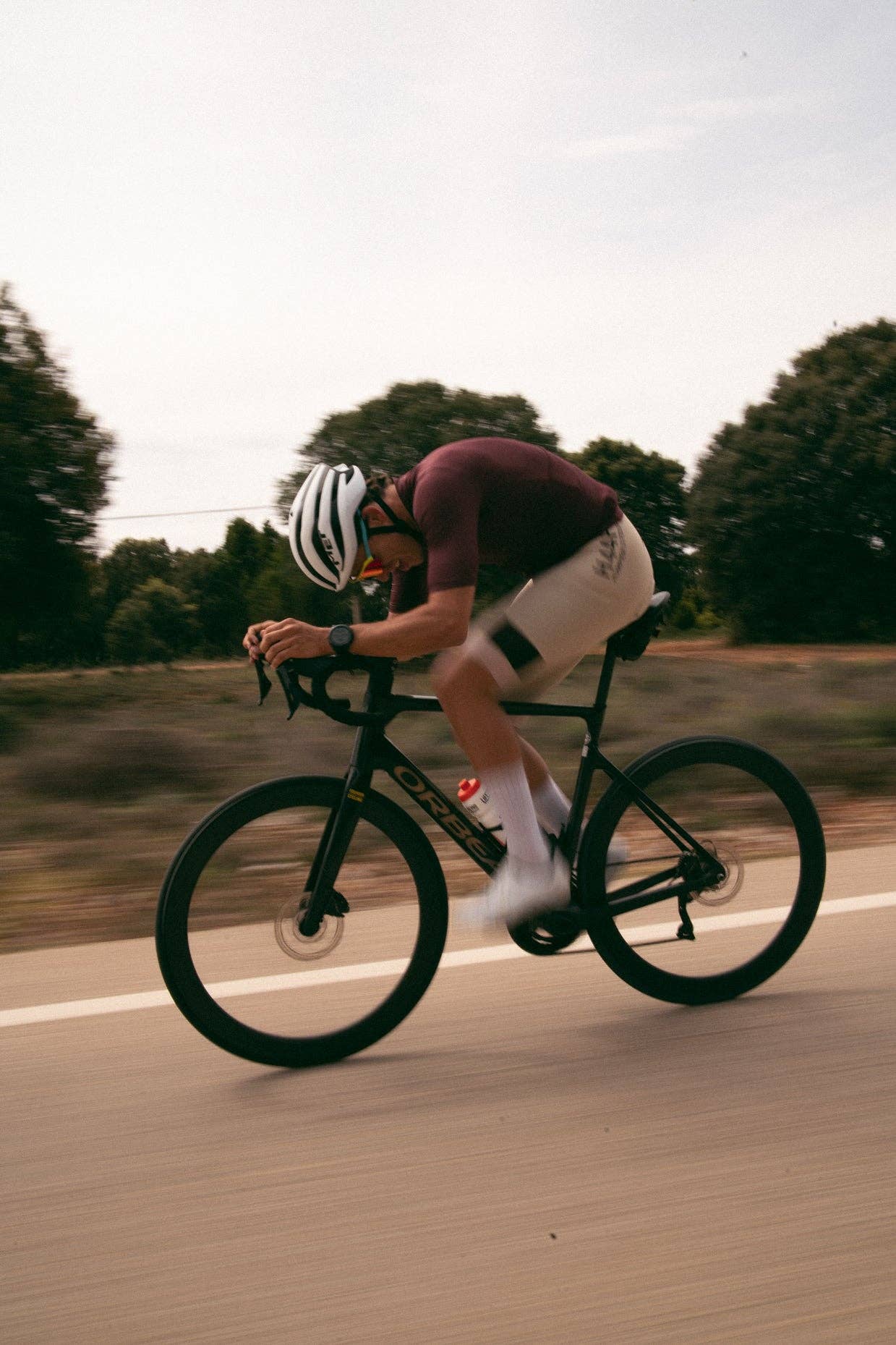 Culotte da ciclismo beige con bretelle