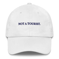 Cappellino dad hat “Not a Tourist” ricamato