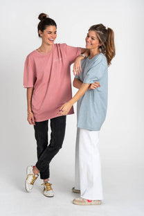 T-shirt blu in cotone biologico con stampa minimal