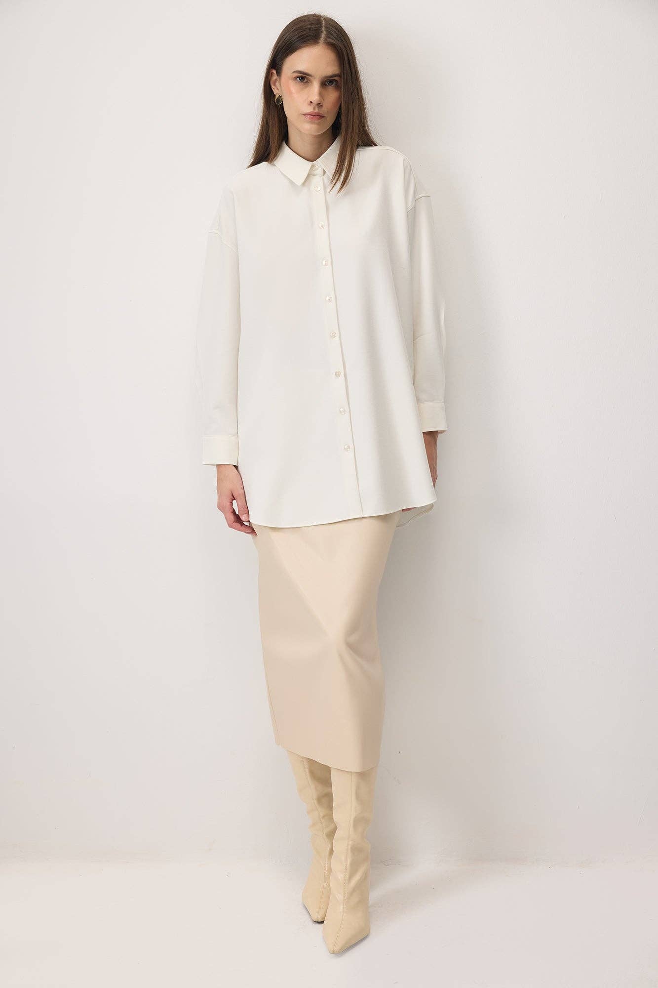 Camicia oversize ecrù a vestibilità comoda
