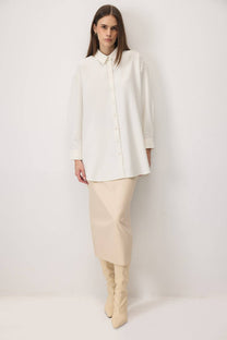 Camicia oversize ecrù a vestibilità comoda