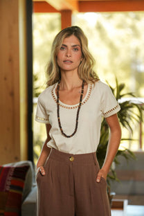 T-shirt in cotone con nastro ricamato
