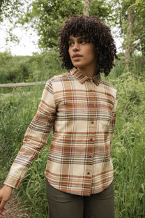 Camicia slim a quadri color latte con tasca