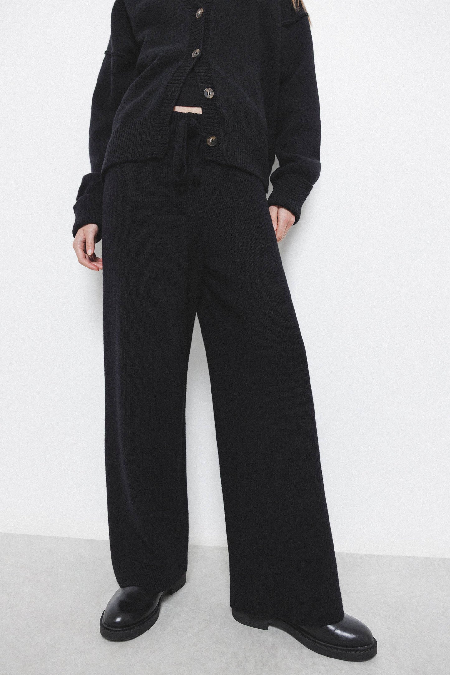 Pantaloni palazzo in maglia con vita elasticizzata