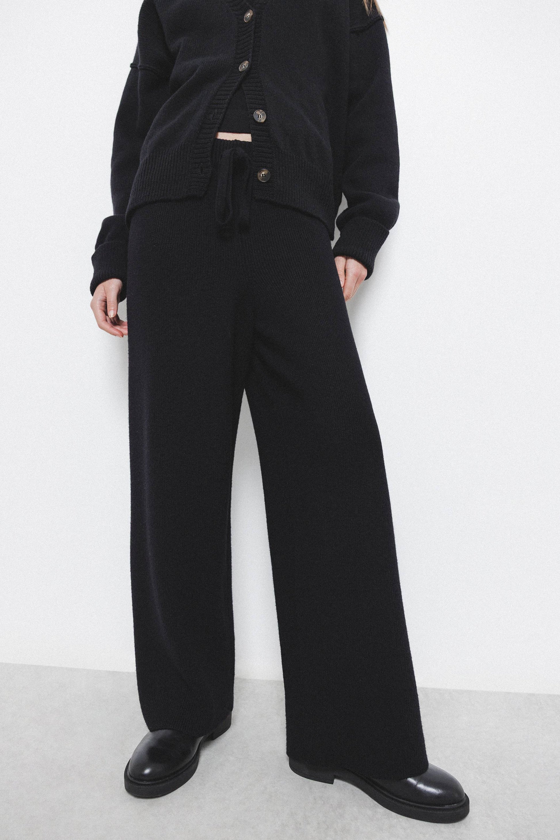 Pantaloni palazzo in maglia con vita elasticizzata