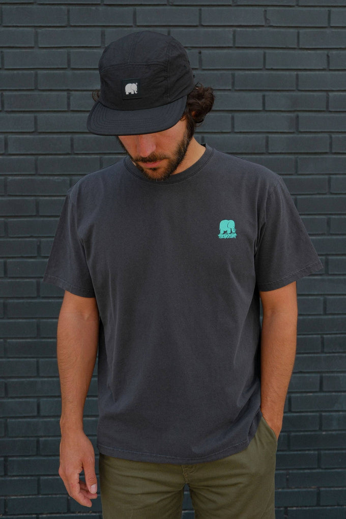 T-shirt unisex pigmentata grigio magnet con maxi stampa “Life by the Sea”
