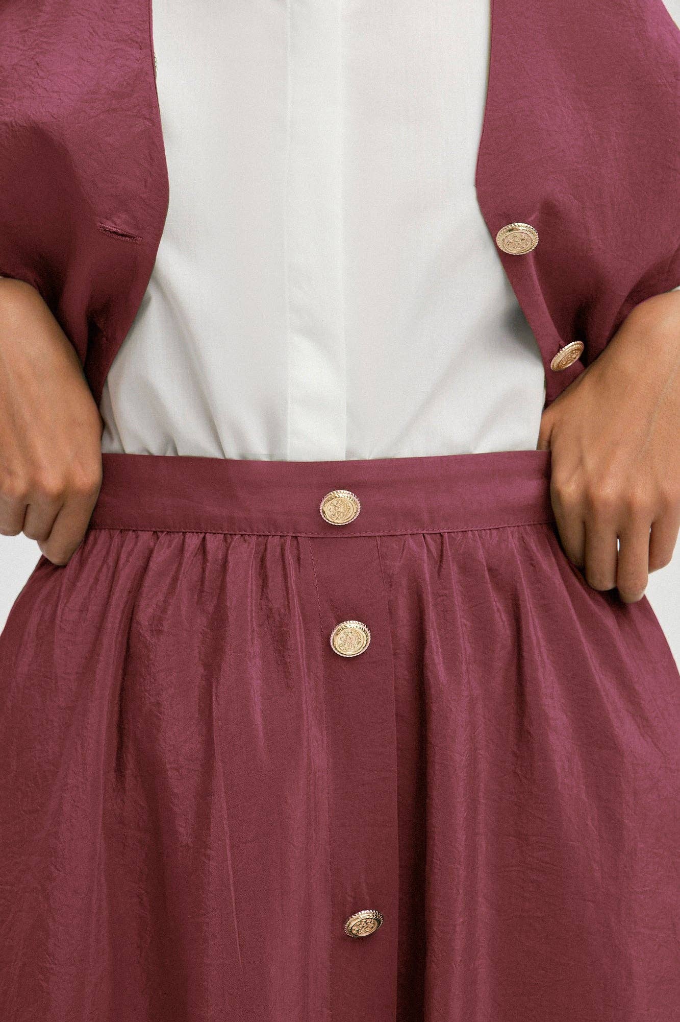 Completo gilet e gonna longuette in misto cupro con bottoni