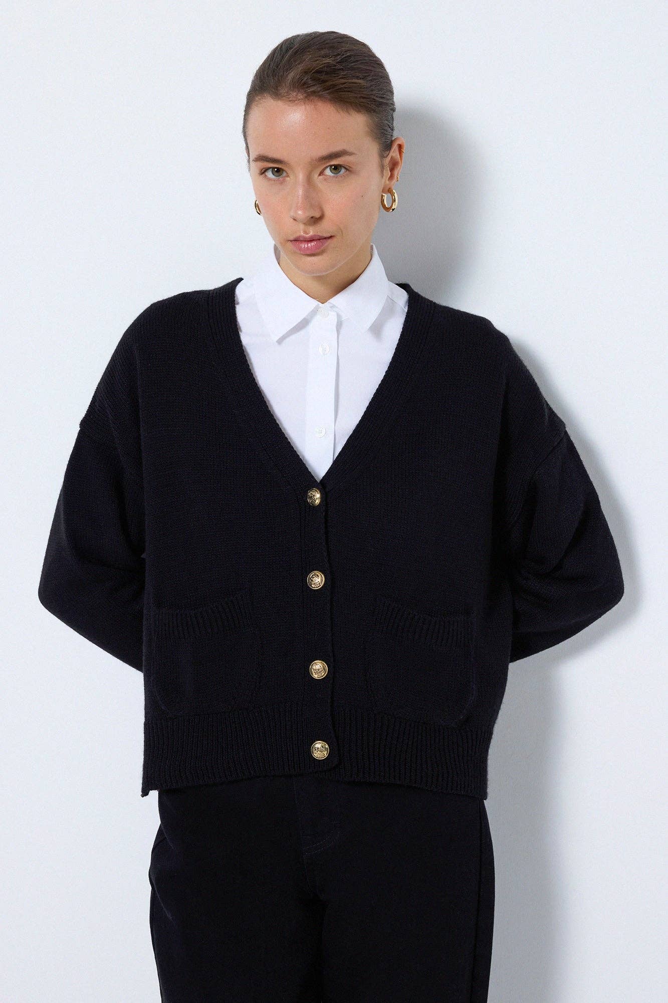 Cardigan in maglia nero con bottoni e tasche