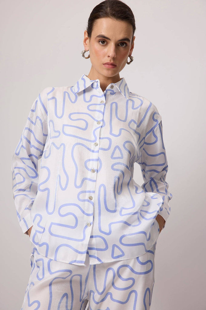 Set camicia e pantaloni in viscosa con stampa astratta