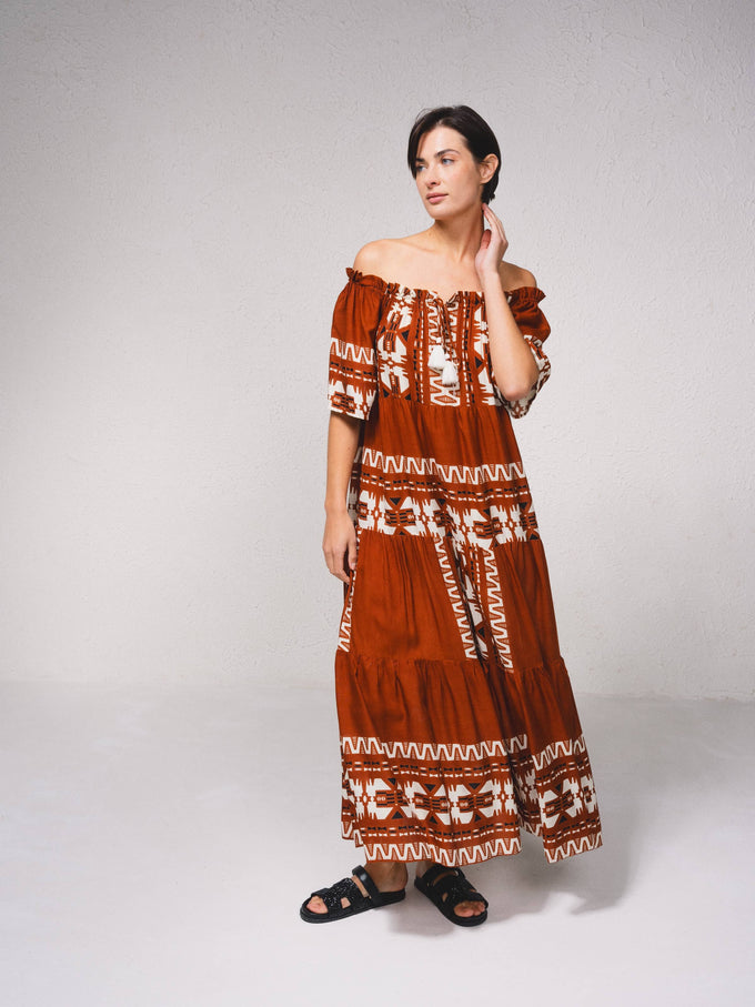 Abito lungo fluido a trapezio con stampa off-shoulder